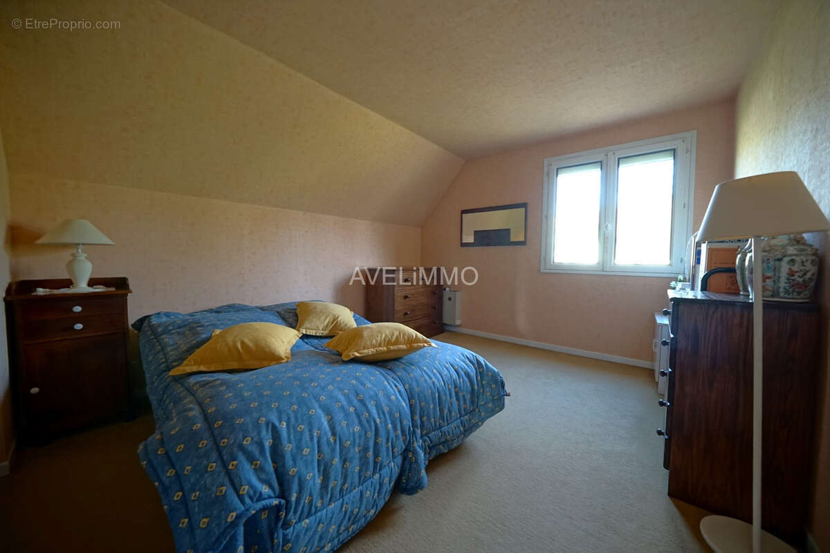 Maison à LA QUEUE-LES-YVELINES