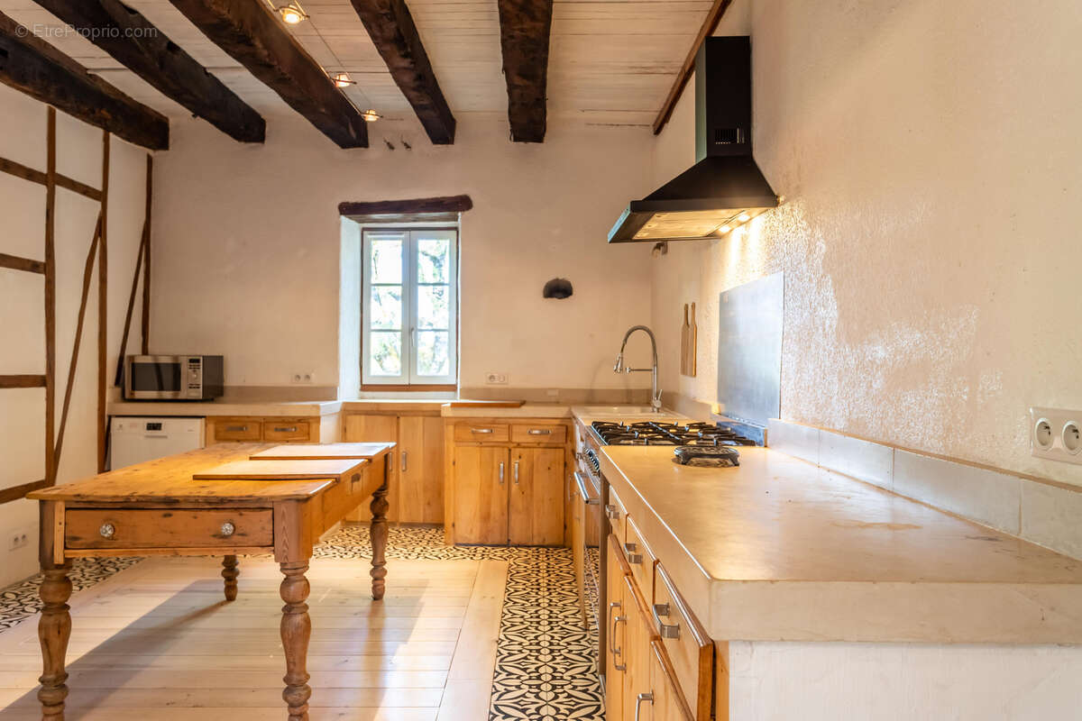 Maison de campagne avec annexe, piscine et dépendance - photo 18
