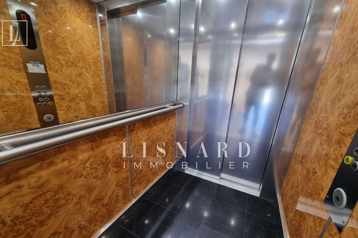 Appartement à VALLAURIS