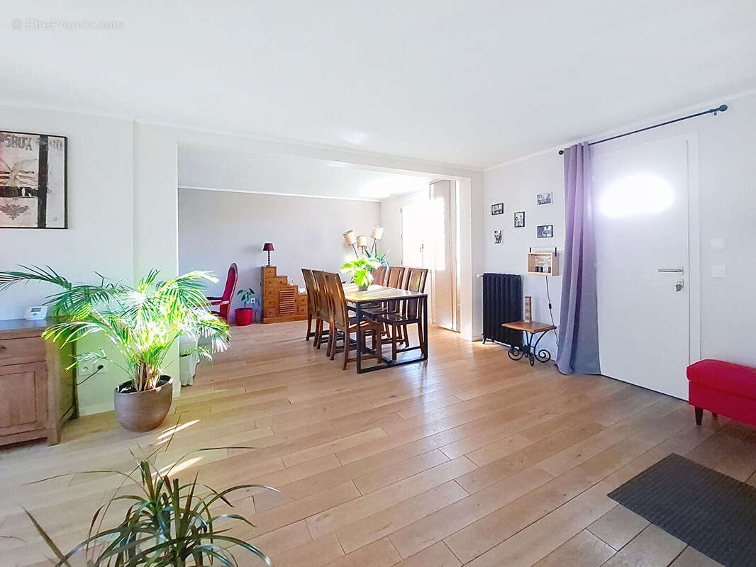 Maison à VILLENEUVE-LE-COMTE