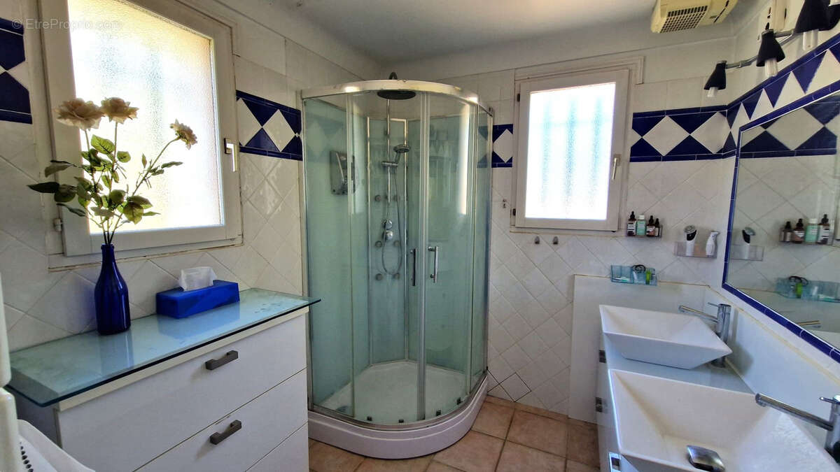 Maison 256 m2 - 5 chambres avec Piscine/ Pool house - BRIGNOLES - photo 17
