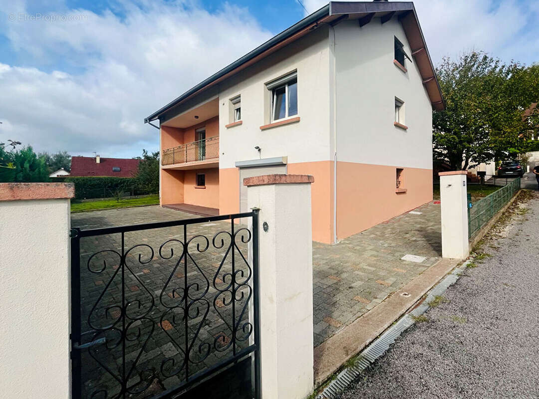 Maison à ROCHE-LEZ-BEAUPRE