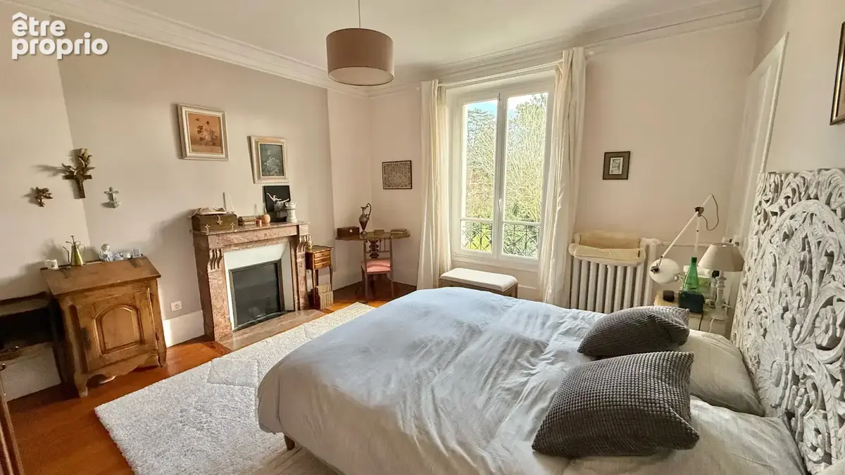 Belle meulière de caractère avec 6 chambres et jardin - photo 7