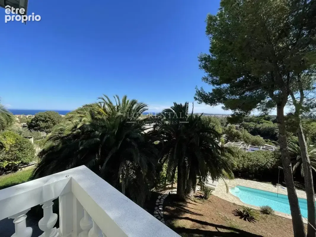 Villa en vente à Antibes dans un quartier résidentiel - photo 4