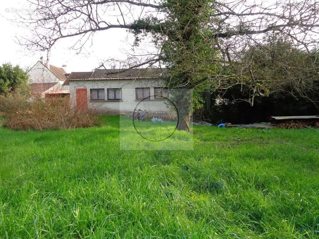 Maison à SAINT-CYR-SUR-MORIN