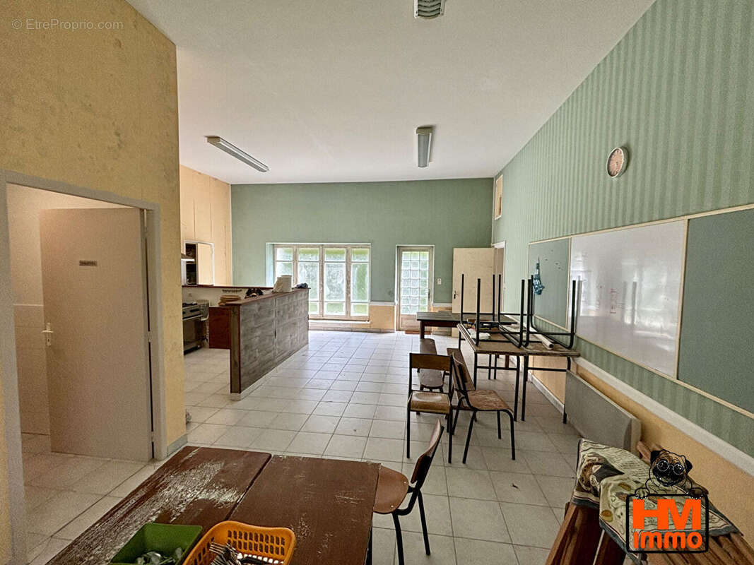 Maison 152 m² à Saint-Mathieu  - photo 8