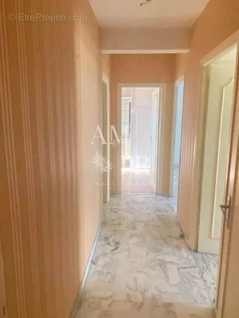 MENTON Centre - Superbe appartement Plein Centre  Ville de 105m2 - Vue Panoramique - photo 8