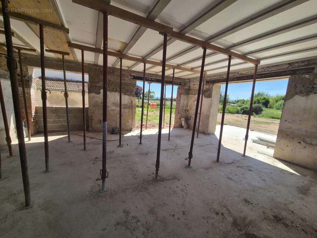 Appartement à VEAUCHE