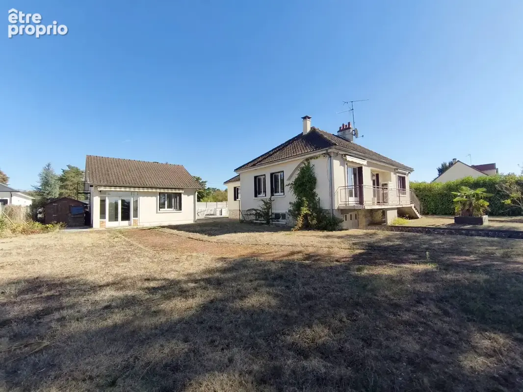 Photo Maison à Saint-Denis-De-L'hotel au prix de 249 500€