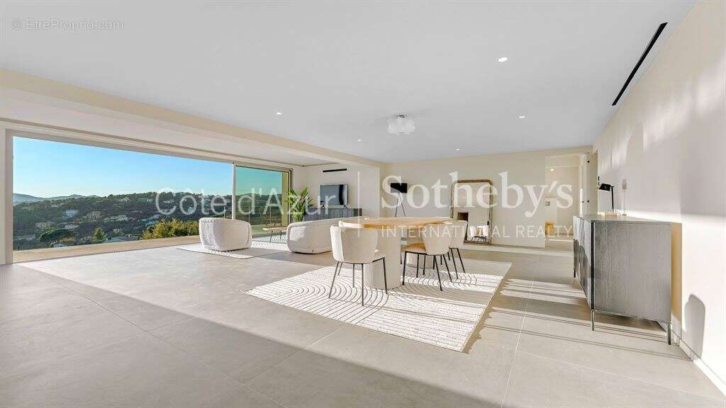 Maison à LES ISSAMBRES