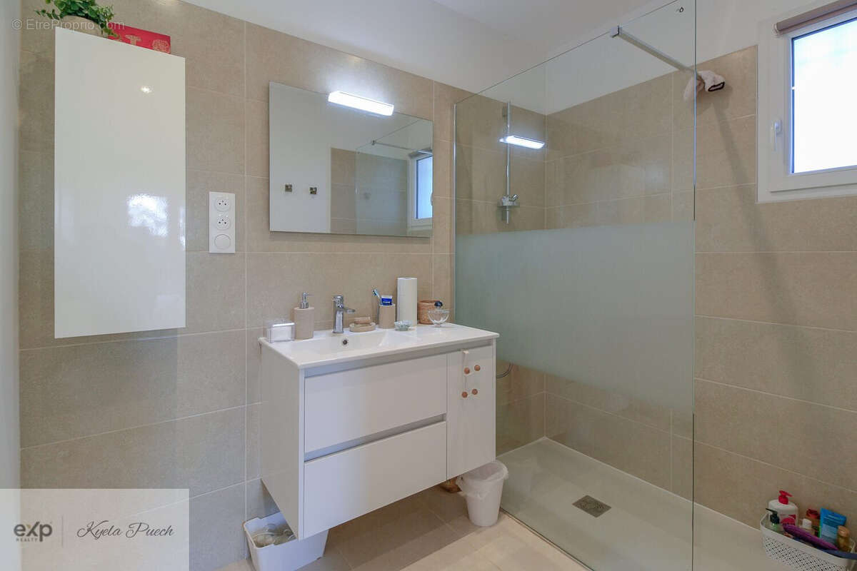 Kyela Puech- eXp Luxury France propose sur leDomaine de golf, Pont Royal, villa, piscine, jardin, suite de plain-pied - Maison à MALLEMORT