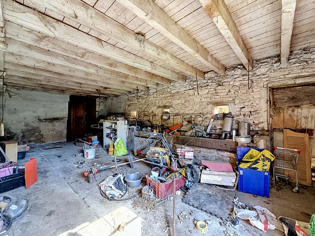 Maison à OZENAY