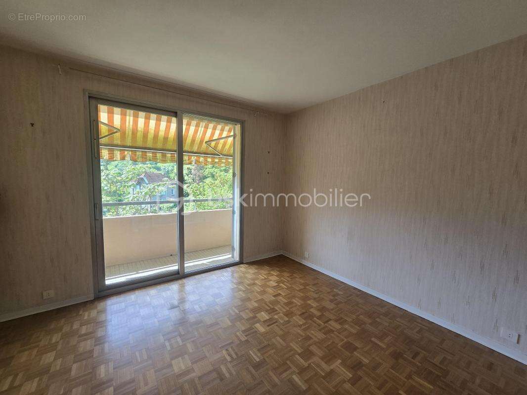  T2 lumineux avec balcon, vue imprenable sur un parc arboré – Résidence prisée Les Archers à Vizille - photo 6