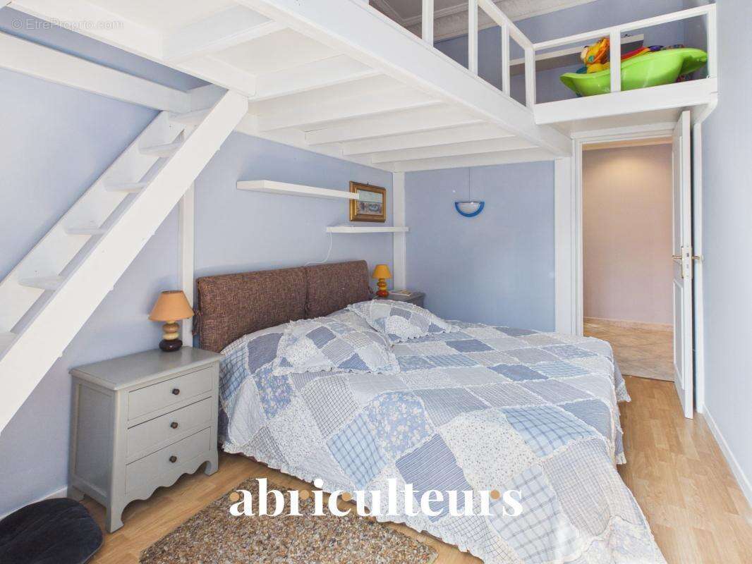 Superbe appartement traversant rénové de 136,81 m² – Trois balcons – Garage – À 30 mètres du Port de Nice - photo 16