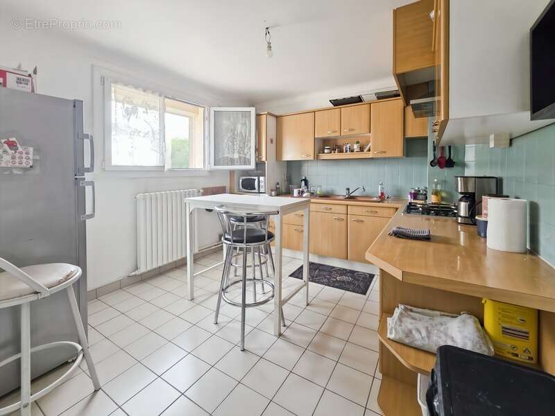 Maison indépendante 91 m² avec sous-sol complet et dépendance sur 650 m² à Montmorot (39) - photo 4
