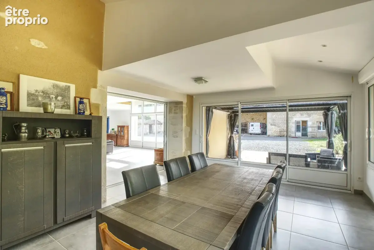 Maison en pierre au style moderne, située dans un joli village et implantée sur un beau terrain - photo 12