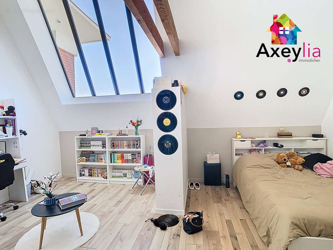 A vendre- roanne bord de loire - maison de ville type loft avec terrain et piscine - photo 10