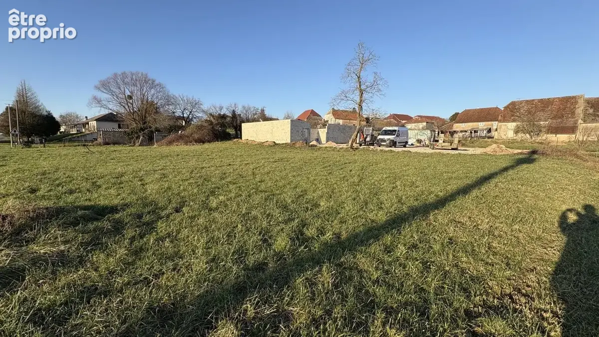 Terrain à VILLERS-CHEMIN-ET-MONT-LES-ETRELLES