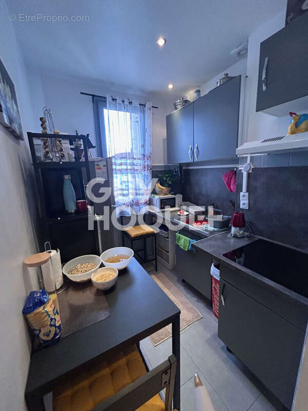 Appartement à LES PAVILLONS-SOUS-BOIS