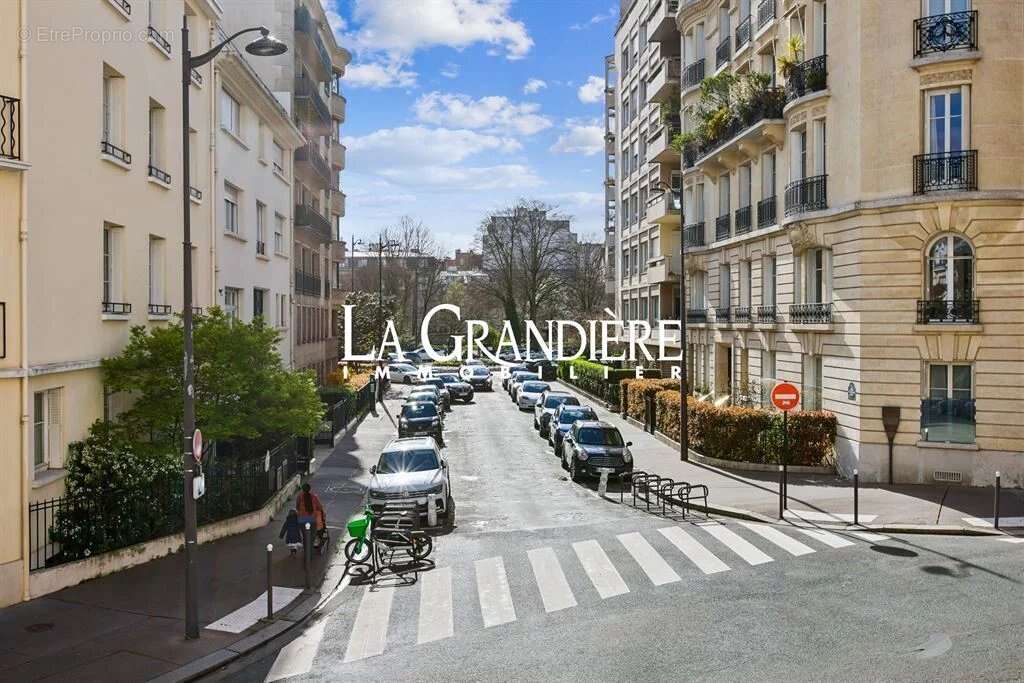 Appartement à PARIS-16E