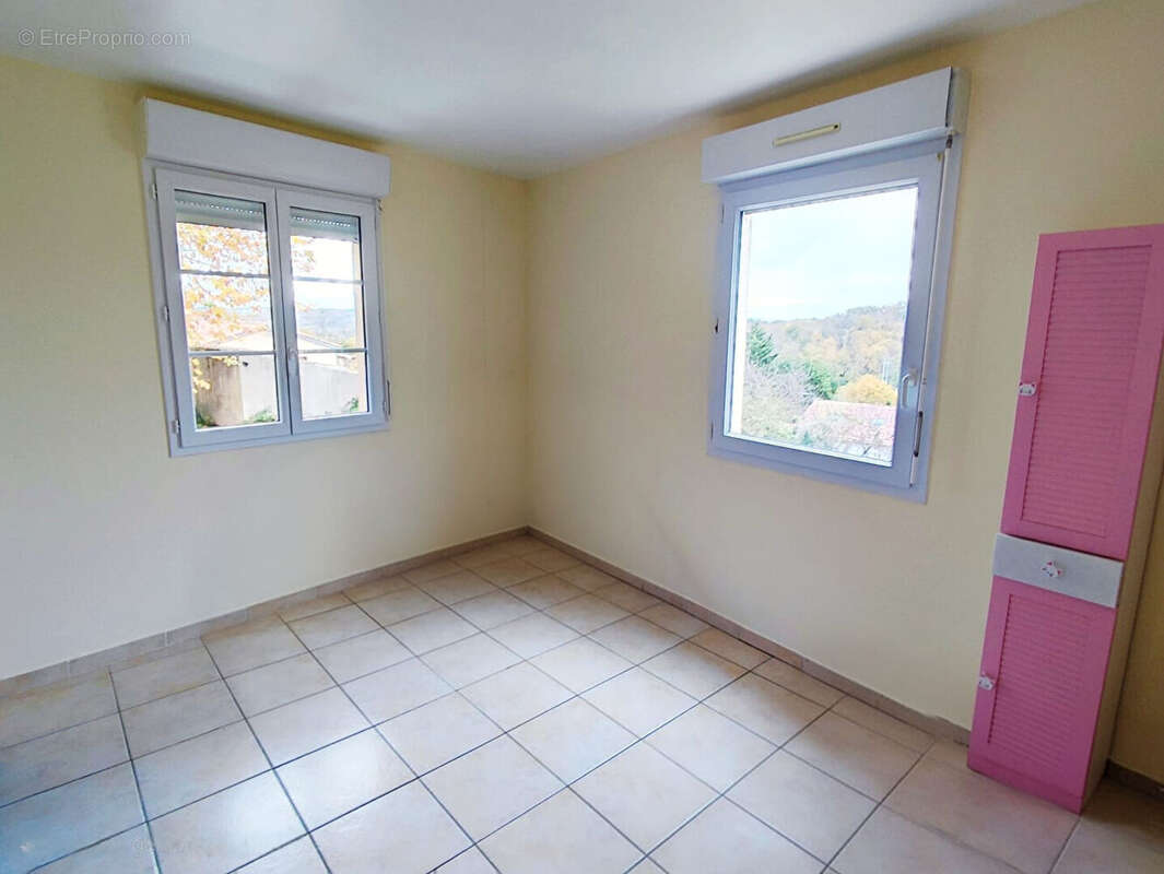 Ensemble immobilier avec 2 maisons (3 logements), garages et terrains constructibles. - photo 14