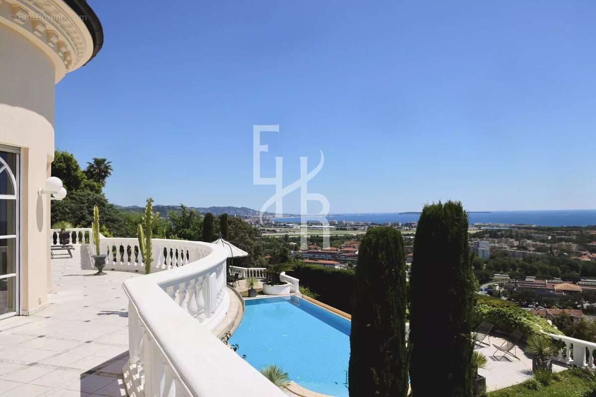 Maison à MANDELIEU-LA-NAPOULE