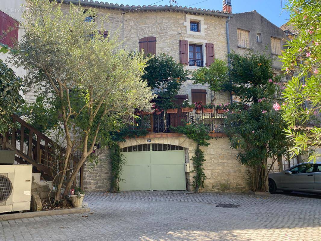 Maison à BARJAC