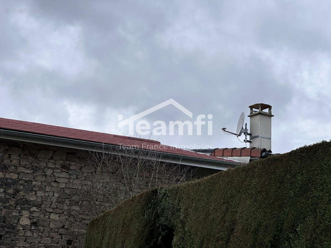 Maison à LA MONNERIE-LE-MONTEL