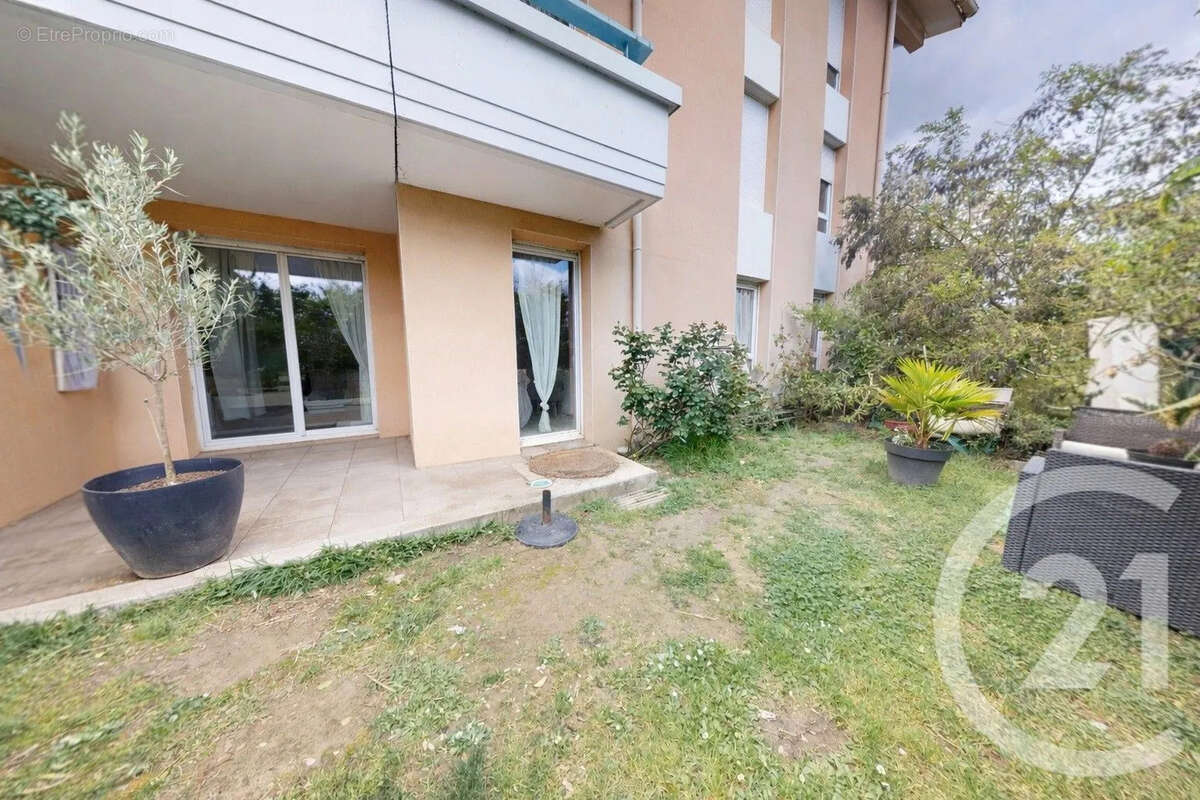 Appartement 61 m² à La Salvetat-Saint-Gilles  - photo 2