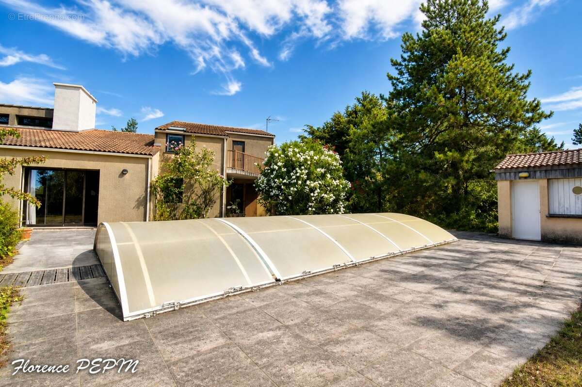 Maison d'architecte avec dépendance, étang et plus de 3,3 hectares de nature à 10 minutes de Pornic - photo 8