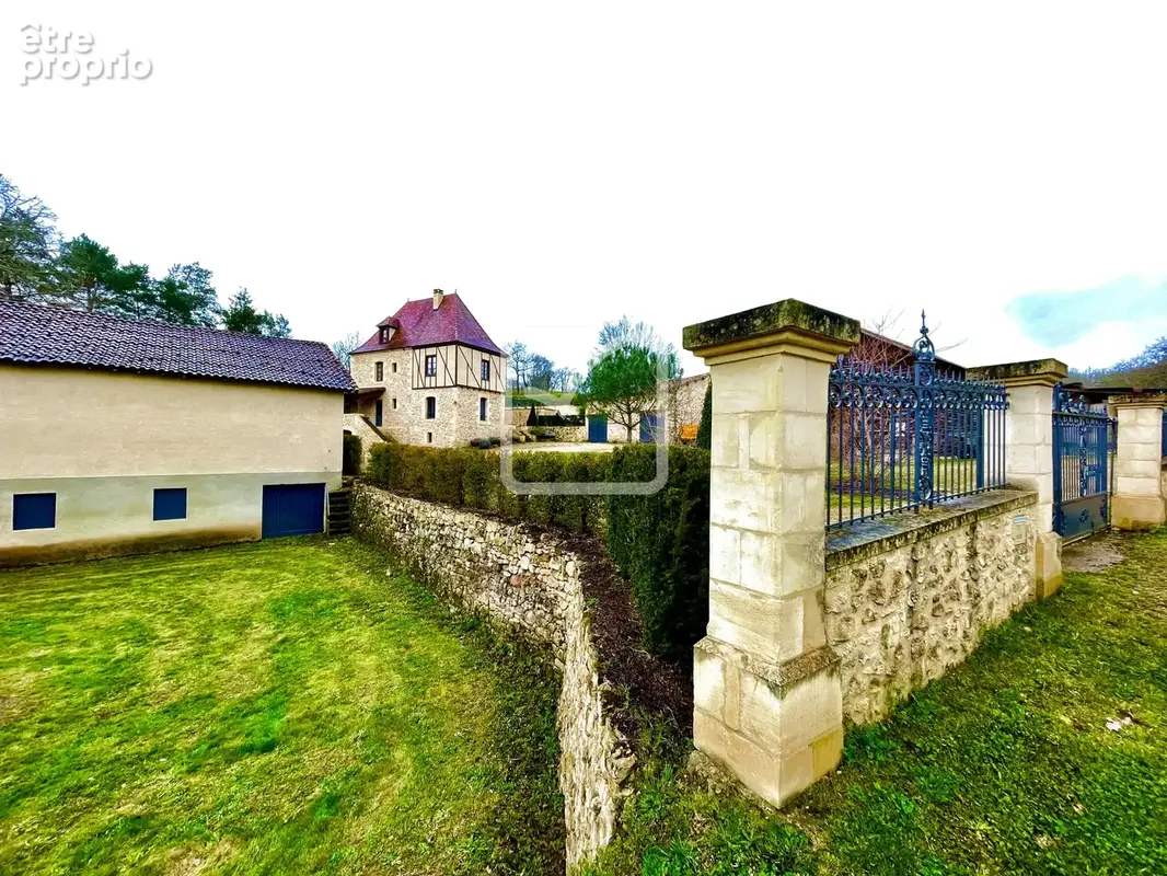  Exclusif ! Le goût du parfait à 40mn de Sarlat. Propriété avec sa demeure dotée de 5 vastes chambres et 3 dép - photo 14