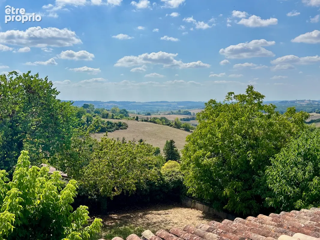 À Monclar, découvrez cette belle maison de maître en pierre de179 m²  datant des années 1820, sur un terrain d'environ 900 m², a - photo 11