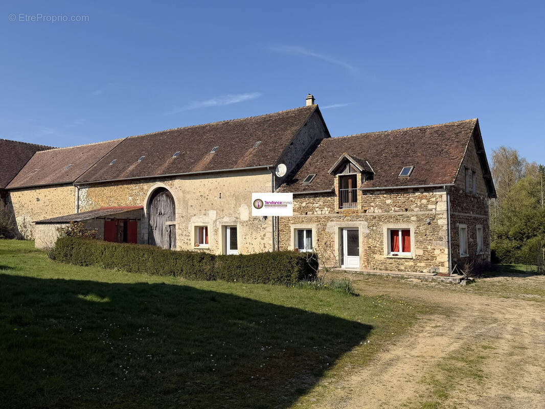Maison à VILLAINES-LA-CARELLE