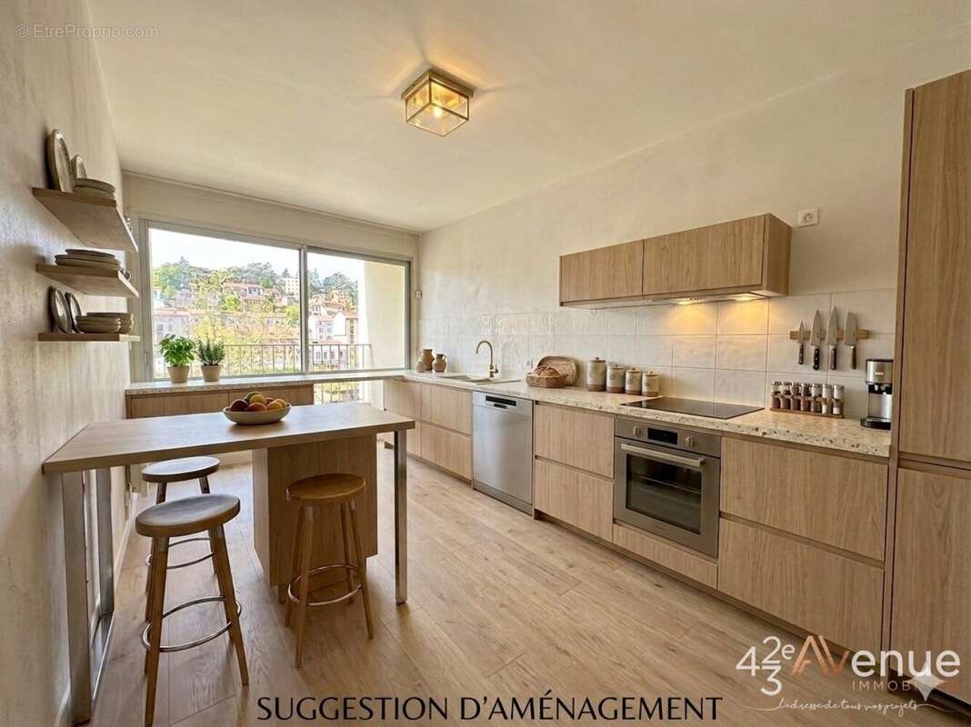 Appartement 103 m² à Saint-Etienne  - photo 4