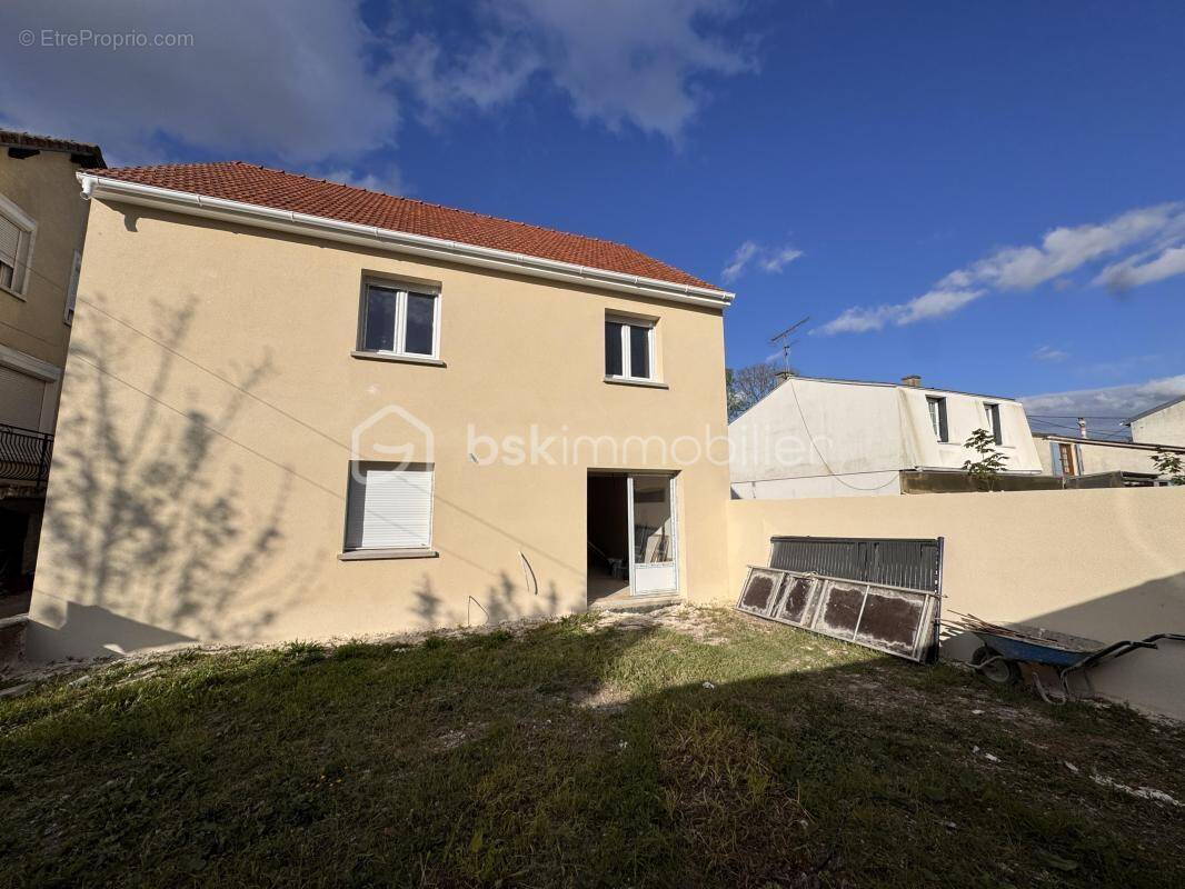 Maison à LE THILLAY