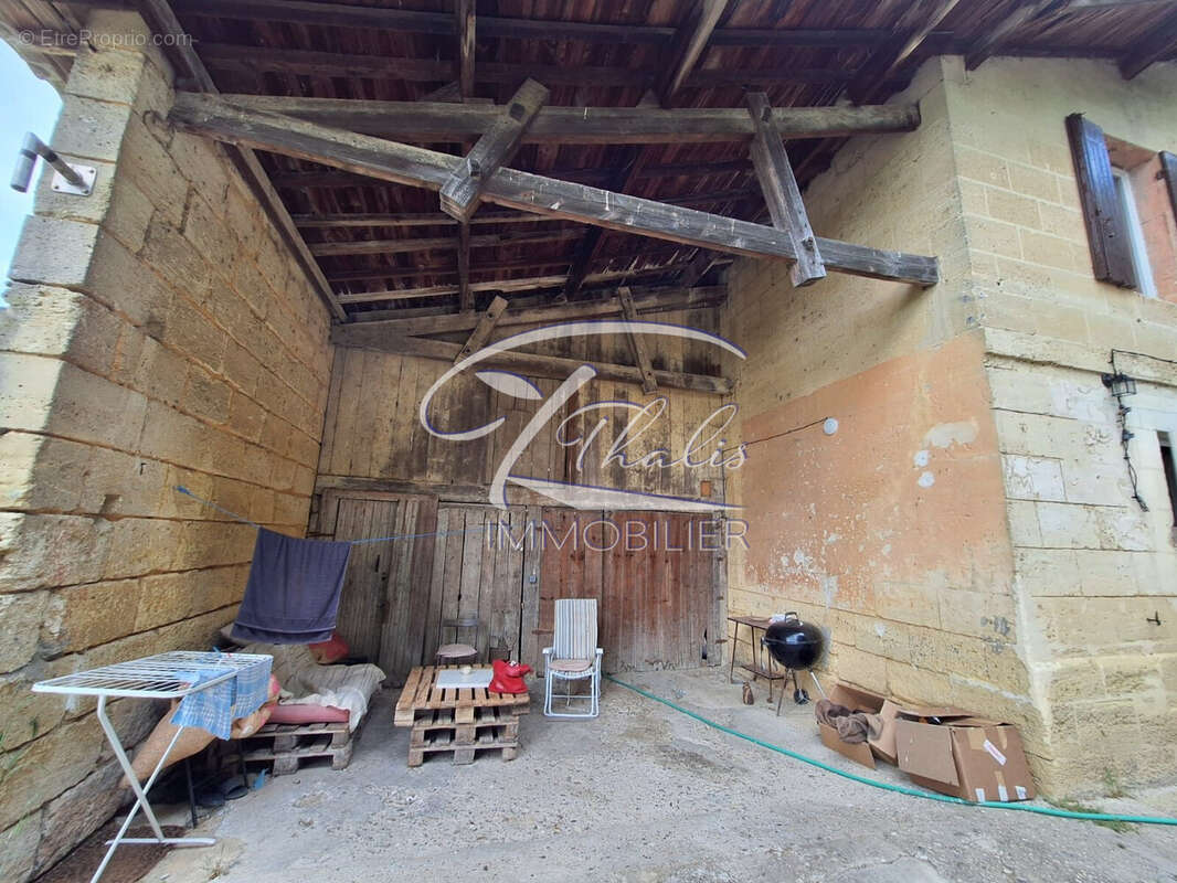 Maison 140 m² à Bourg  - photo 8