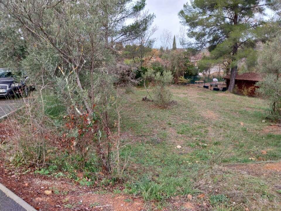 Terrain 1037 m² à Salernes  - photo 3