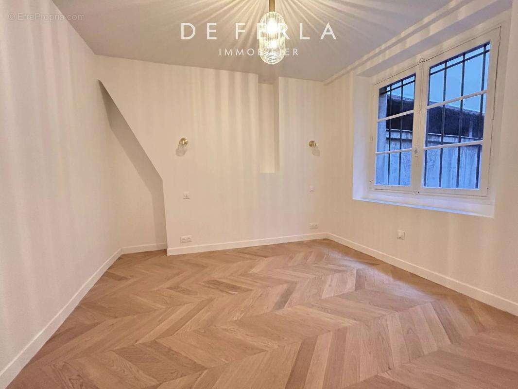 Appartement à PARIS-1E