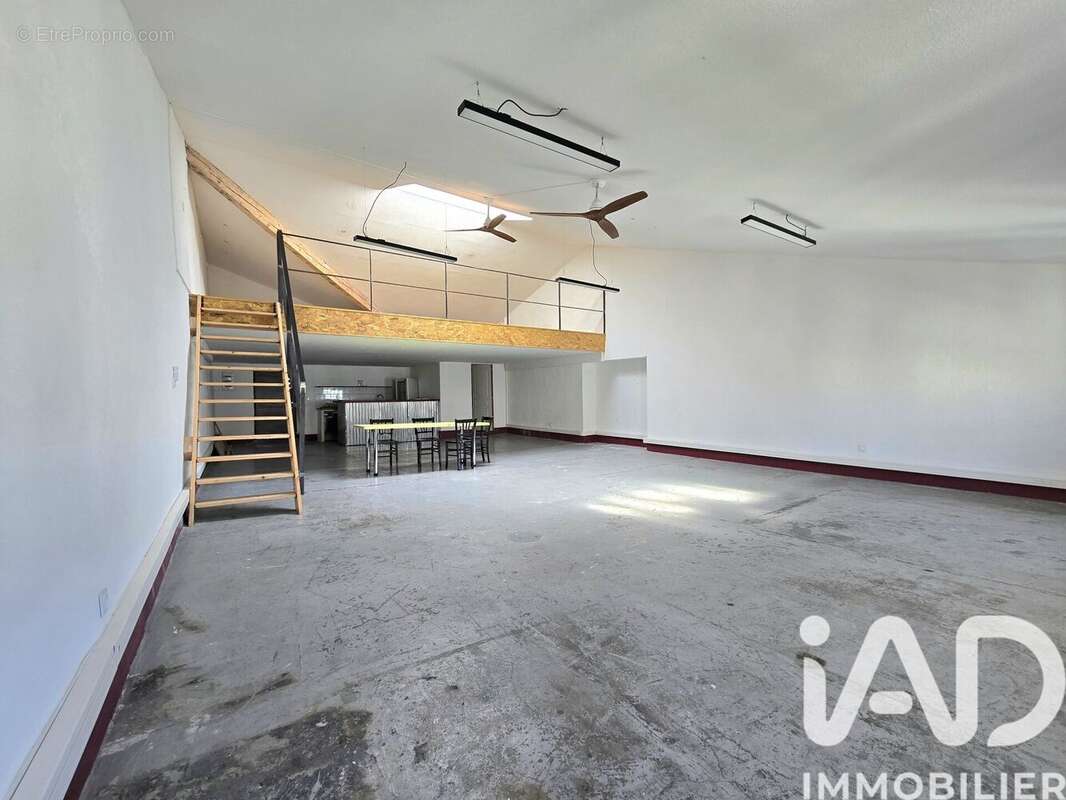 Photo 2 - Commerce à MARSEILLE-2E