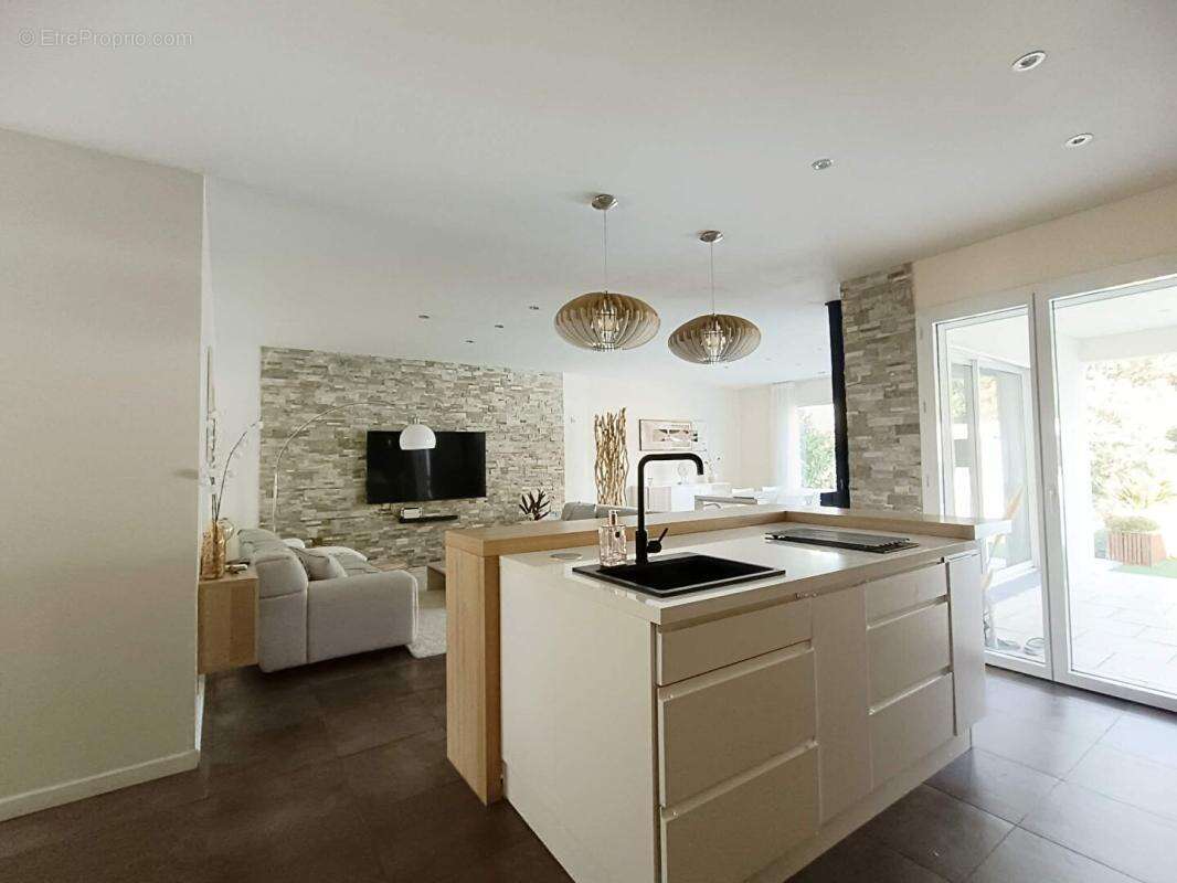 Maison Saint Chamas 5 pièce(s) Avec Piscine et jardin aménagé - photo 12
