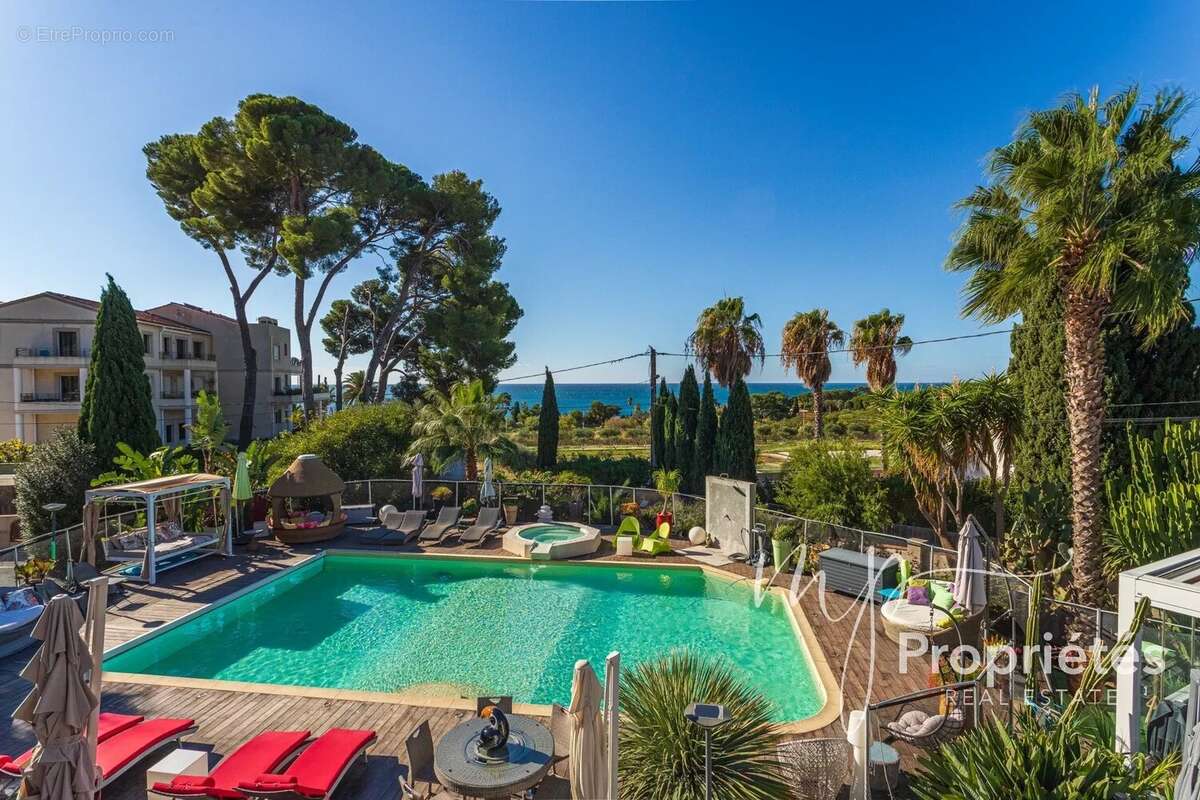 Maison à CARQUEIRANNE