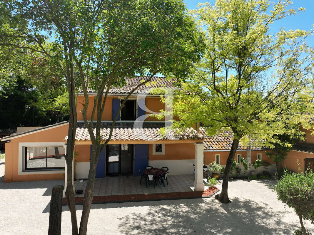 Maison 220 m² à L'isle-Sur-La-Sorgue  - photo 5