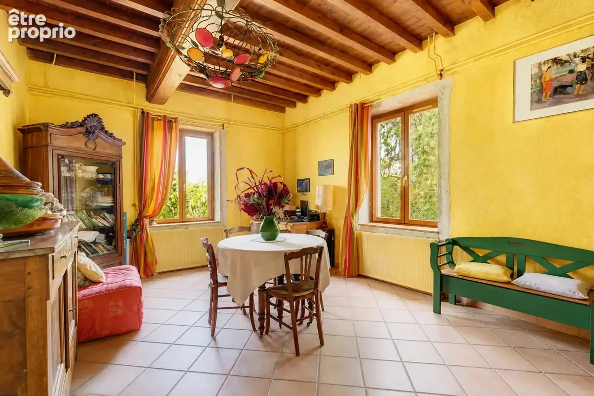 CHAPONOST – OUEST LYONNAIS Ancien corps de ferme – 210 m² habitables – 6/7 chambres – Dépendance – Terrain clos et arboré de 3 2 - photo 6