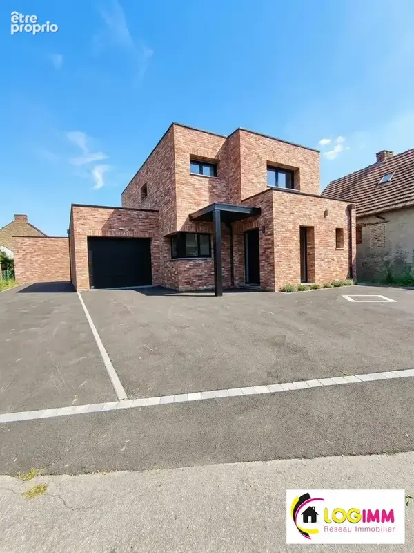 Photo Maison à Sebourg au prix de 370 000€