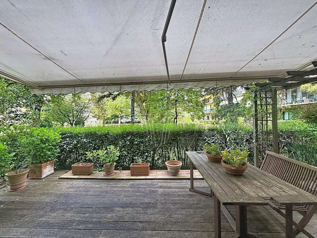 Appartement à NEUILLY-SUR-SEINE