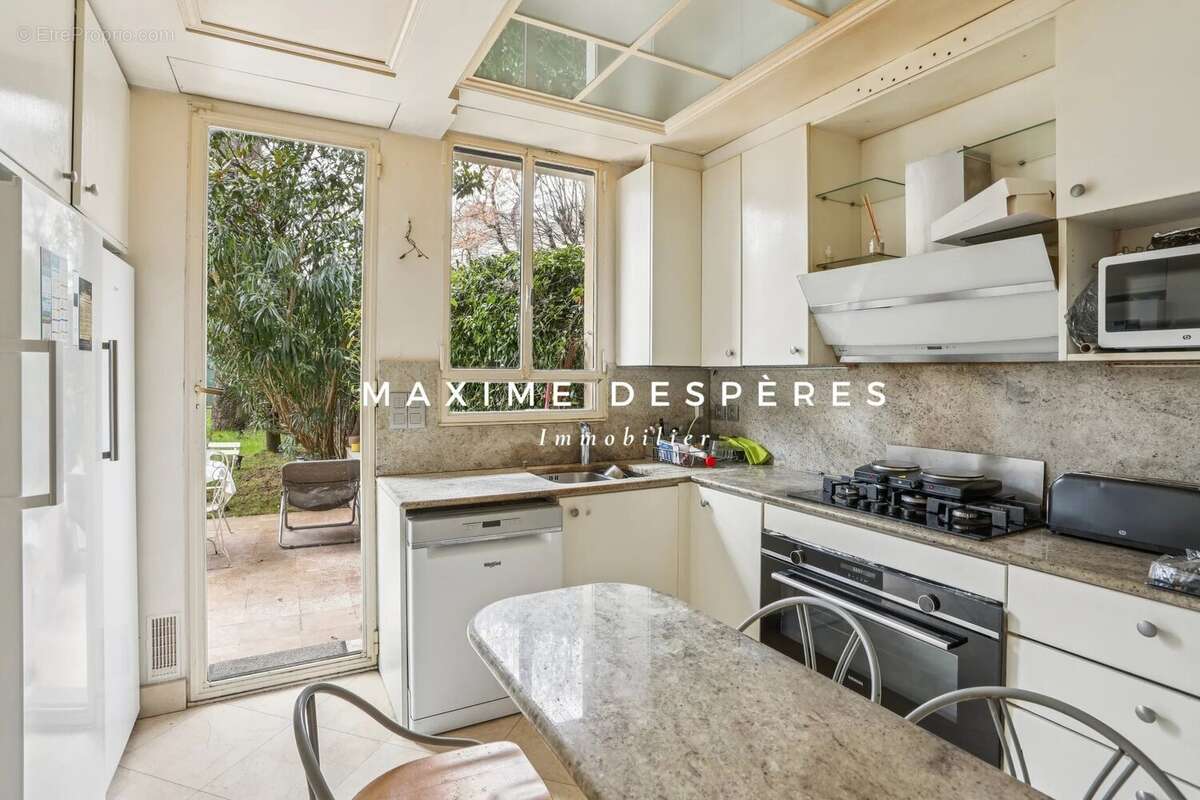 Appartement à NEUILLY-SUR-SEINE
