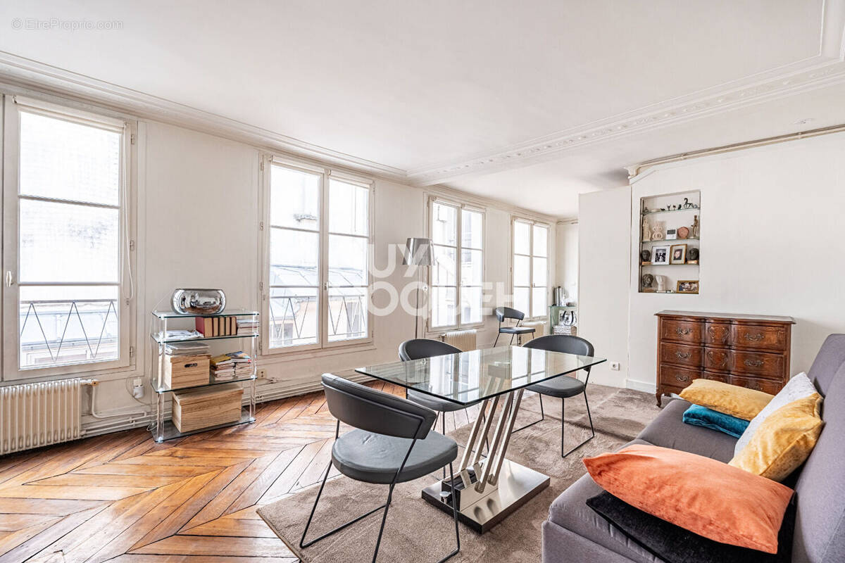 Appartement à PARIS-2E