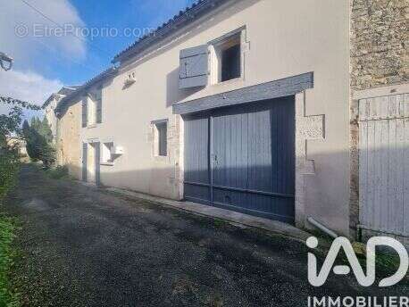 Maison 42 m² à Dampierre-Sur-Boutonne  - photo 2