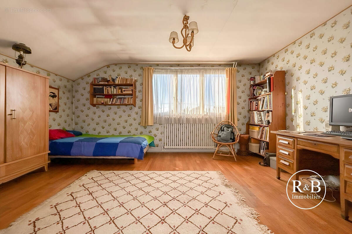 Maison à LES CLAYES-SOUS-BOIS