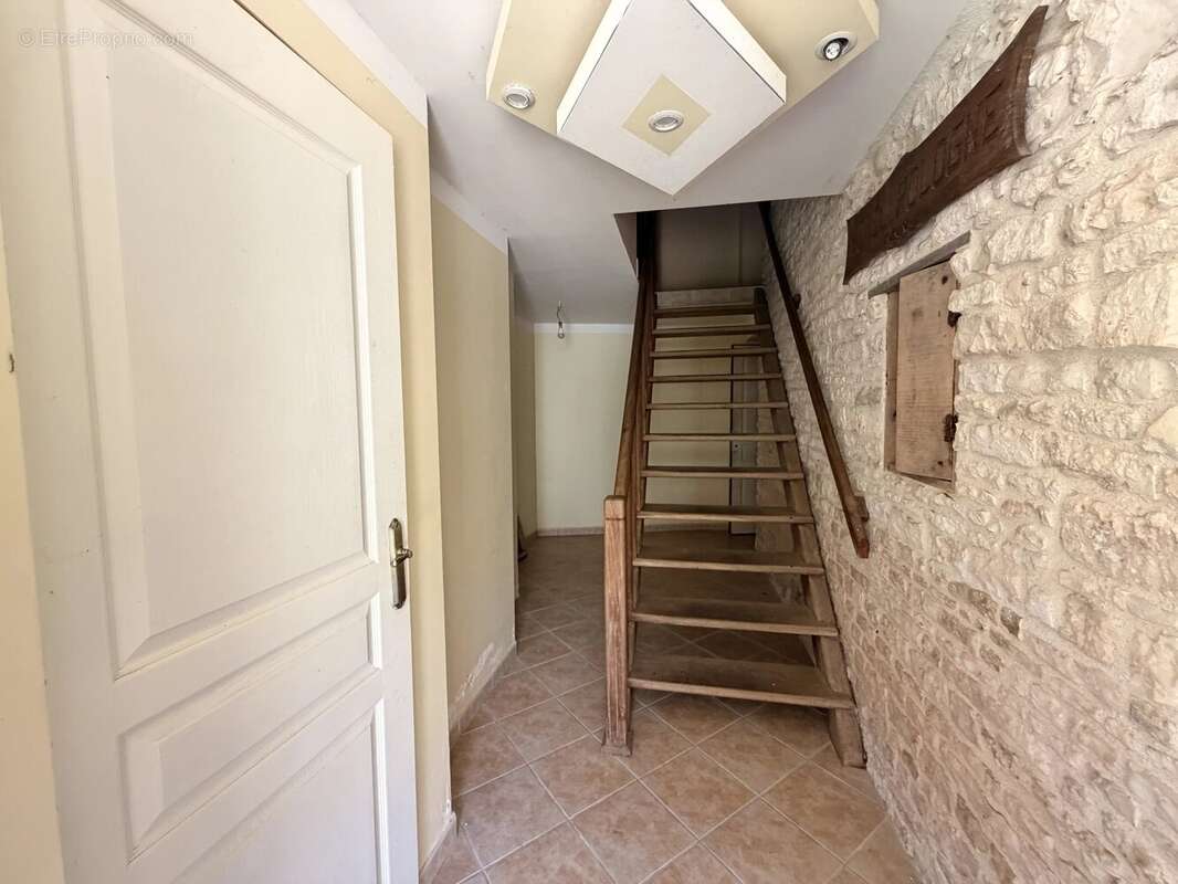 Propriété de caractère exceptionnelle avec appartement indépendant, potentiel gîte, garages et grand hangar - photo 22